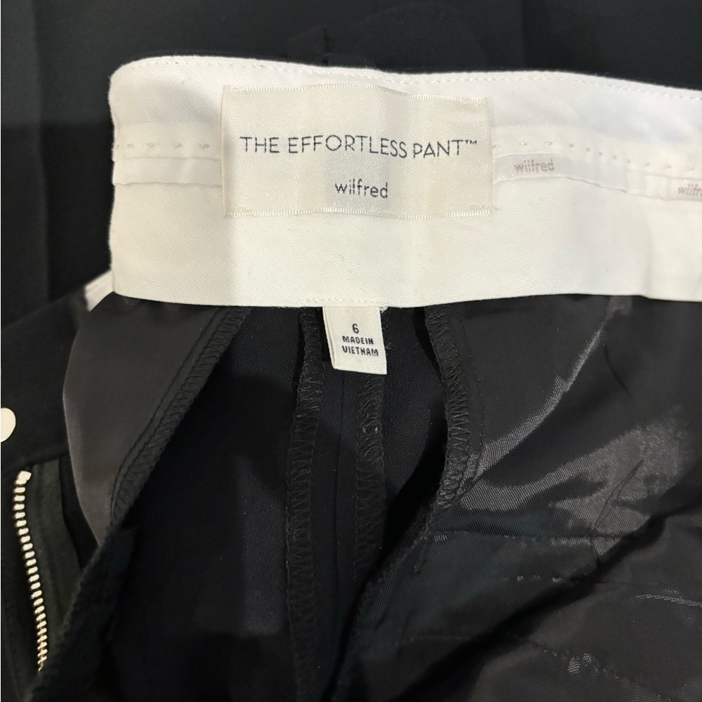 Like New Aritzia Effortless Pant in Black, size 6.